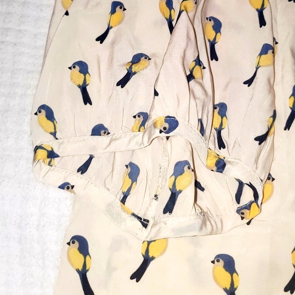 XL CREAM BUTTON DOWN WITH BLUE BIRDS - Picture 6 of 8